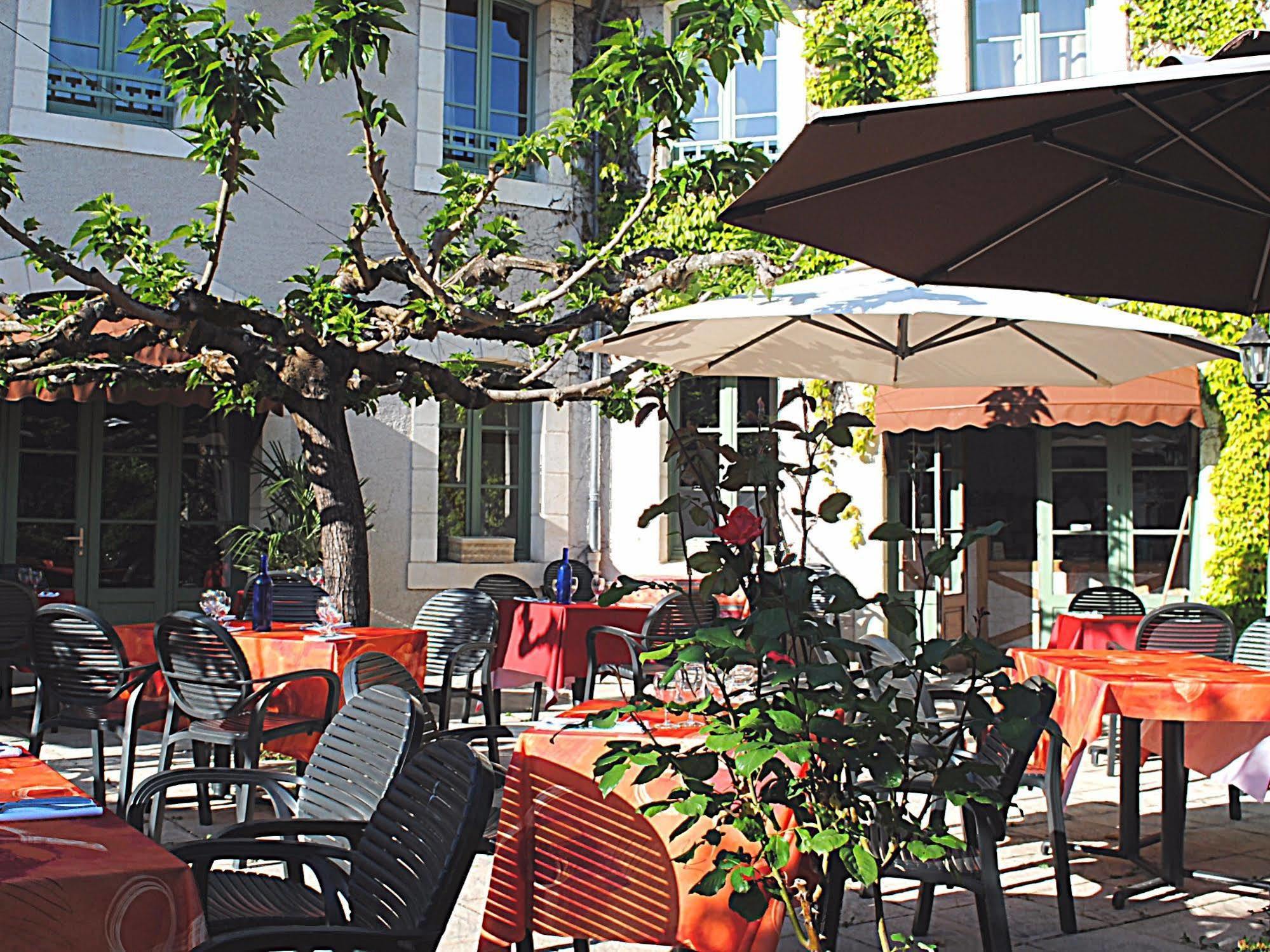 Logis Hostellerie Du Perigord Vert Brantôme Exterior foto